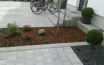 Treppenbau, Pflasterarbeiten und Bepflanzung in Nürnberg